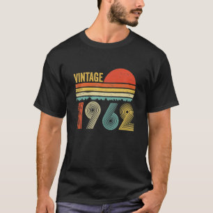 60 Year Old Birthday Gift Vintage Classic Born In T-Shirt