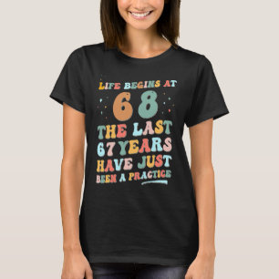 68th birthday Man Woman 2023 Groovy Life begins at T-Shirt