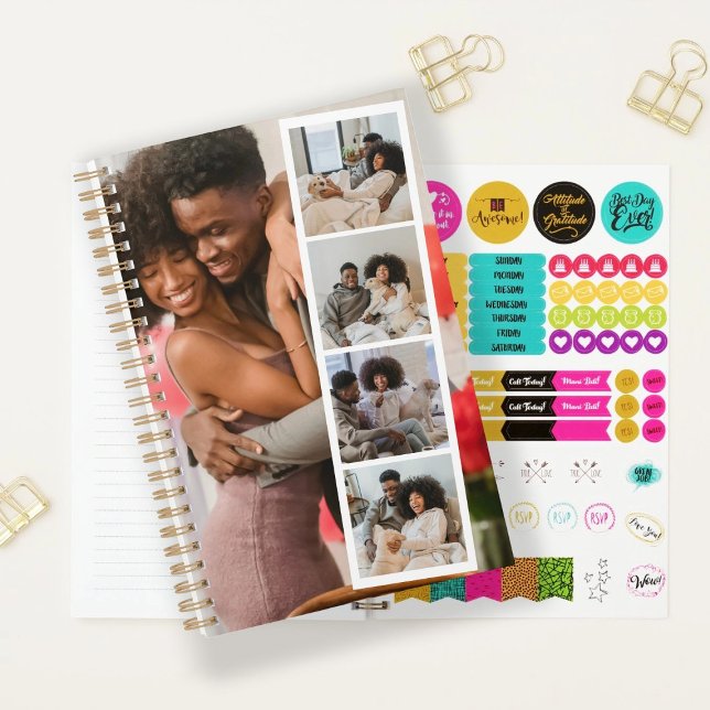 6 Photo Booth Moderne Personnalisé (6 Photo Booth Modern Personalized Planner from Ricaso. Add your own photographs. Plan the year)