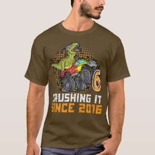 6th birthday dinosaur monster truck Crushing it si T-Shirt