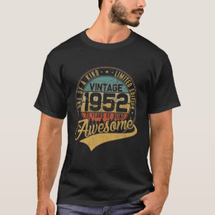 70Th Birthday Decorations Distressed Vintage 1952 T-Shirt