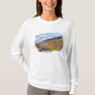 A barn in Vermont's Green Mountains. Hancock, 3 T-Shirt