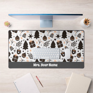 A Black and White Christmas Pattern Desk Mat