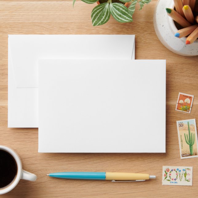 a black and white pattern of birds envelope (Desk)