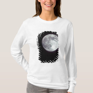 A bright full moon in a black night sky. T-Shirt