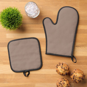 a brown wall with a clock on it oven mitt & pot holder set