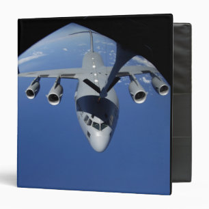A C-17 Globemaster III receives fuel 2 Binder