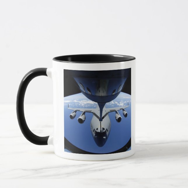 A C-17 Globemaster III receives fuel Mug (Left)