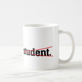 A cassé la tasse d'étudiant en art