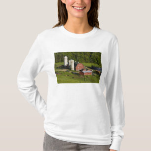 A farm in Barnet Centre, Vermont. Connecticut T-Shirt