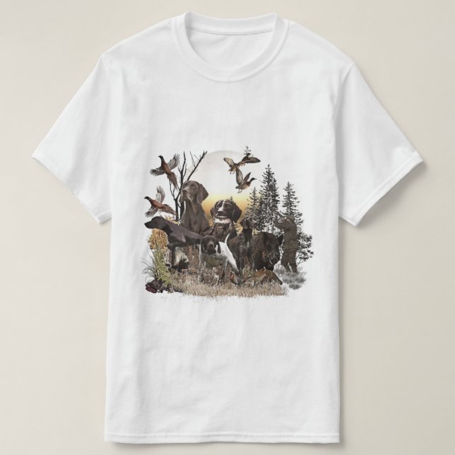 A German Shorthaired Pointer on point    T-Shirt (Design Front)
