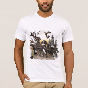 A German Shorthaired Pointer on point    T-Shirt
