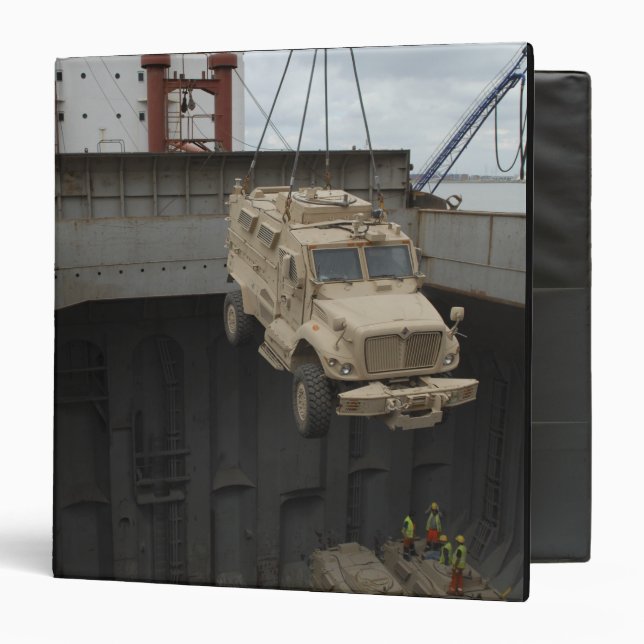 A harbour crane lifts a mine-resistant binder (Front/Inside)