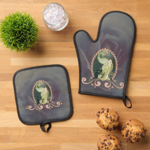 A majestic peacock in gold and green oven mitt & pot holder set