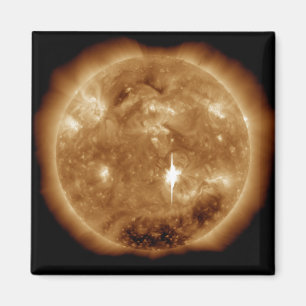 A massive X-class solar flare erupts on the Sun Magnet