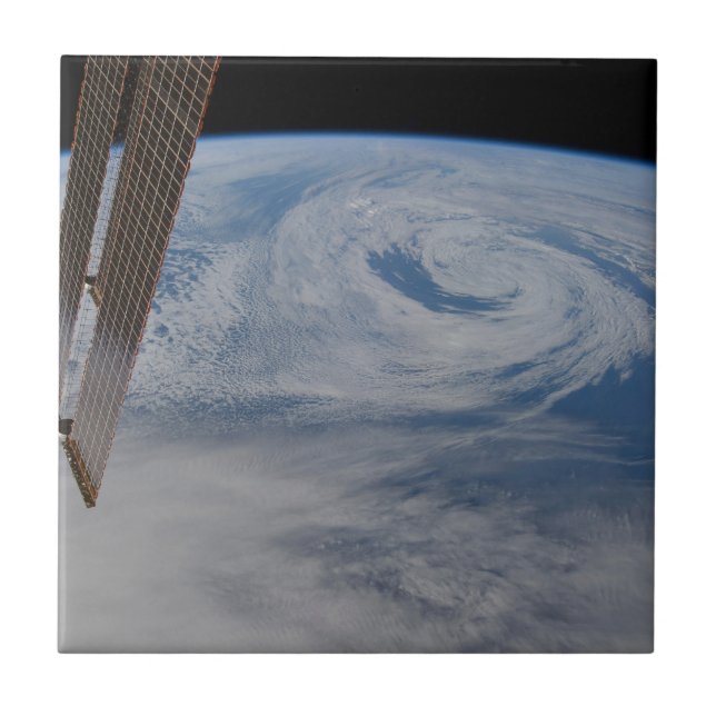 A Mid-Atlantic Low Pressure System. Tile (Front)