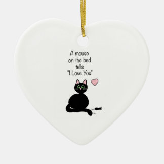 A mouse on the bed tells "I love you" ornament