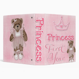 Ă?re année 1,5 de fille dans le classeur