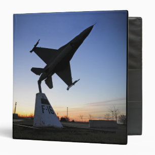 A scale model of an F-16 C Fighting Falcon Binder