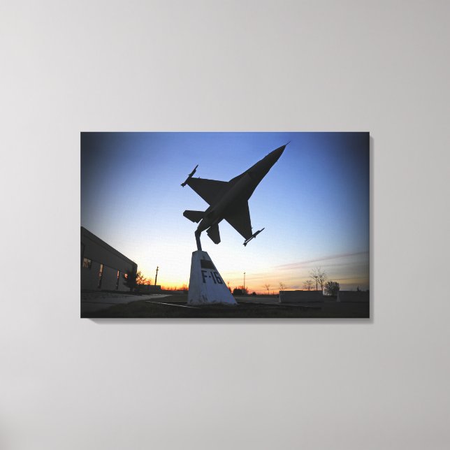 A scale model of an F-16 C Fighting Falcon Canvas Print (Front)