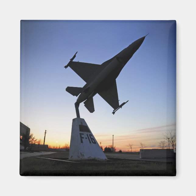 A scale model of an F-16 C Fighting Falcon Magnet (Front)