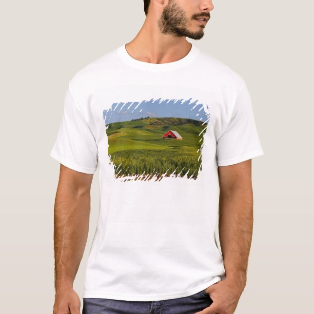 A scenic view of a barn in Moscow Idaho. T-Shirt (Front)