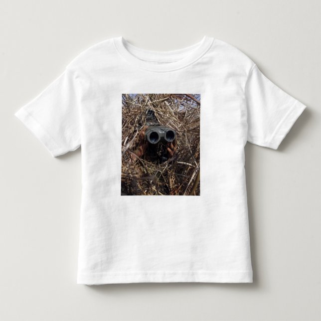 A scout observer practices observation techniqu toddler t-shirt (Front)