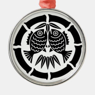 A sea bream B against the bamboo in the Hachibushi Metal Ornament