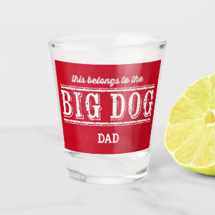 A Shot Cela appartient au Big Dog Votre nom Tiré de verre