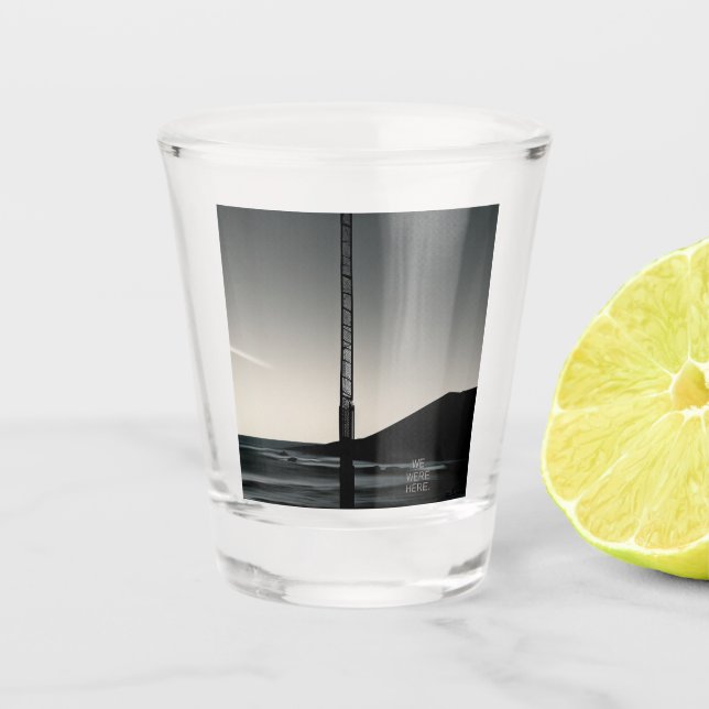 A Shot Nous étions ici avec le titre verre tiré (Devant)