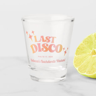 A Shot Verre Dernier de la soirée de bachelorette rétro