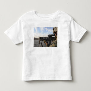 A soldier sights in to fire on a target toddler t-shirt