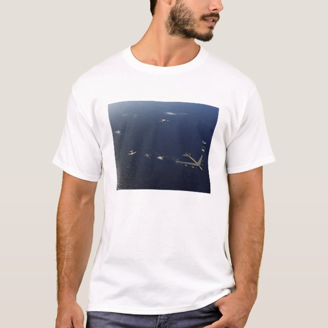 A US Air Force B-52 Stratofortress aircraft 3 T-Shirt (Front)
