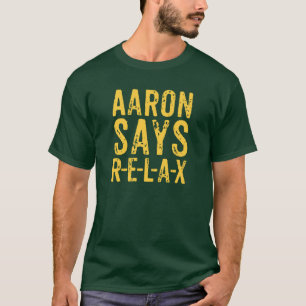 Aaron dit détendent (DÉTENDEZ) le T-shirt
