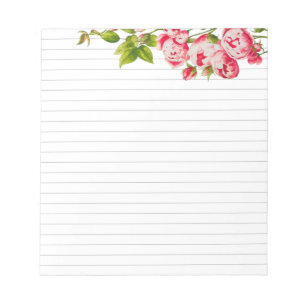 Abondance rose sur un bloc-notes de taille moyenne