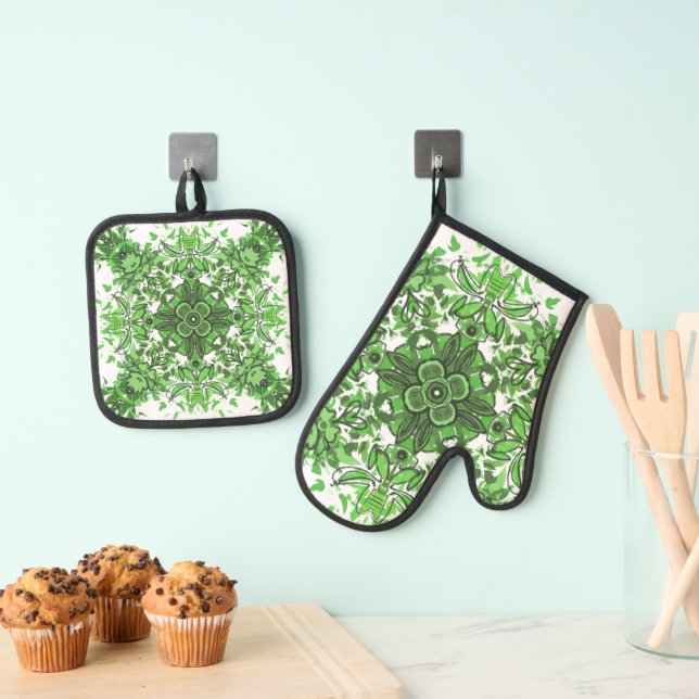 Abstract Floral Pattern In Black Green On White Oven Mitt & Pot Holder Set (Insitu(Hanging))