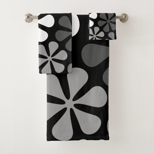 Abstract Flowers Monochrome Bath Towel Set (Insitu)