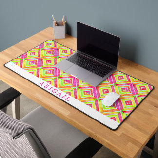 Abstract geometric magenta and chartreuse pattern desk mat