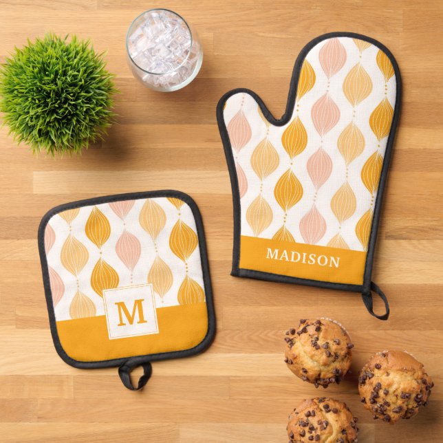 Abstract golden ogee pattern background oven mitt & pot holder set (Top Down)