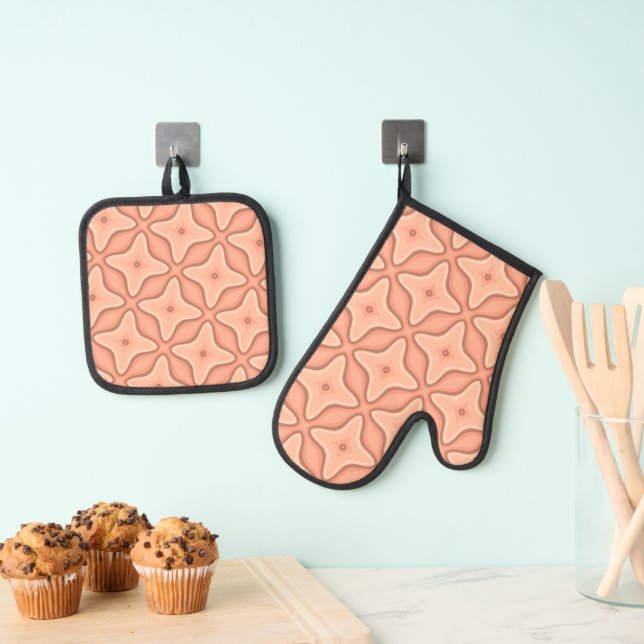 Abstract Retro Geometric Pattern in Warm Tones Oven Mitt & Pot Holder Set (Insitu(Hanging))