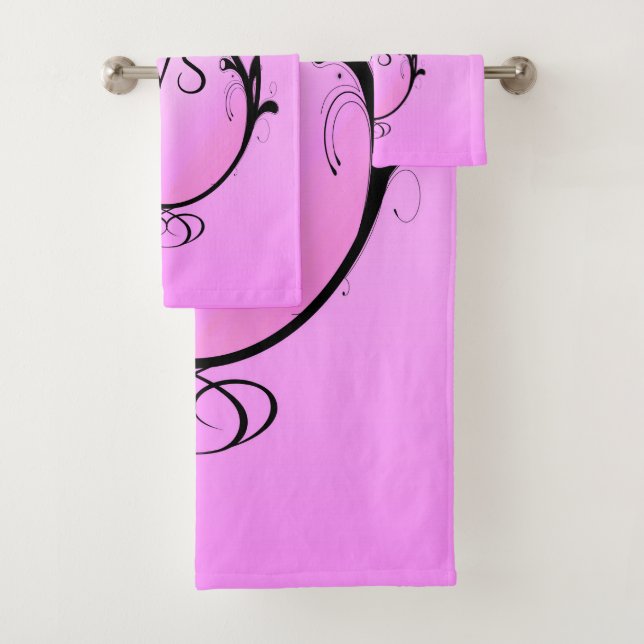 Accent noir sur monogramme rose (En situation)