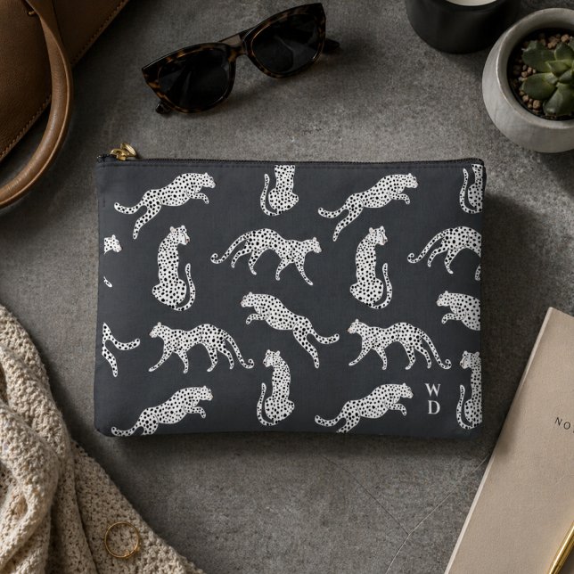 Accessoires Pochette Accessoire | Trousse de Maquillage à Moti (A stylish cheetah pattern pouch with fashion led appeal and monogram initials.)