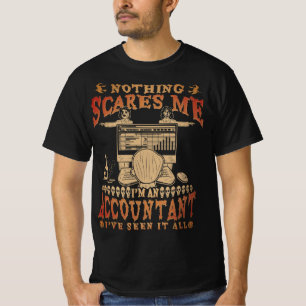 ACCOUNTANT HALLOWEEN FUNNY SAYINGS COSTUME. T-Shirt
