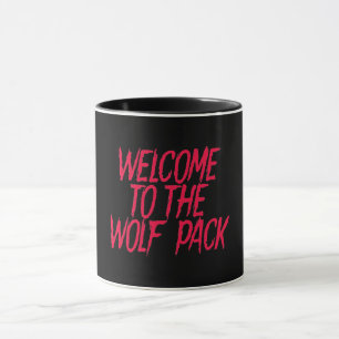 Accueil dans la tasse de café de meute de loups