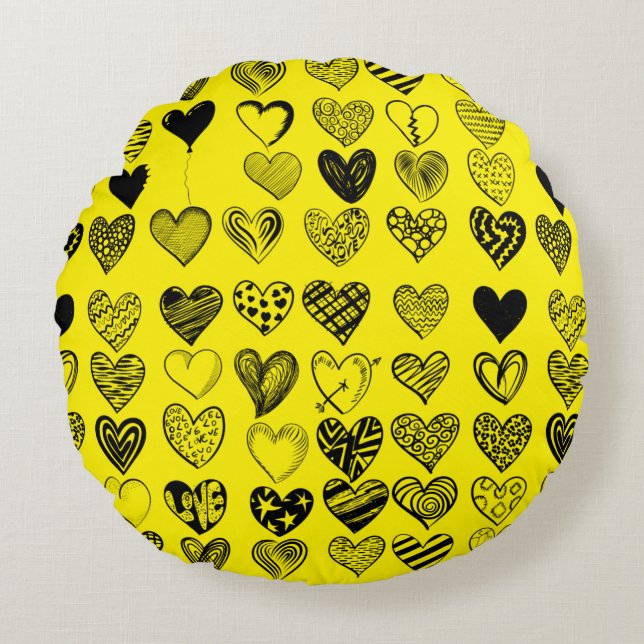 Adorable Black Heart Scribble Drawing Round Pillow (Front)