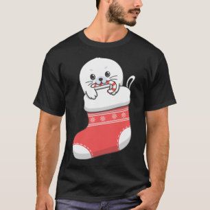Adorable cute baby harp seal pup in Christmas stoc T-Shirt