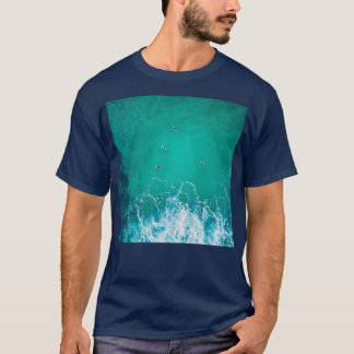 Aerial view cool blue beach ocean waves surfers su T-Shirt