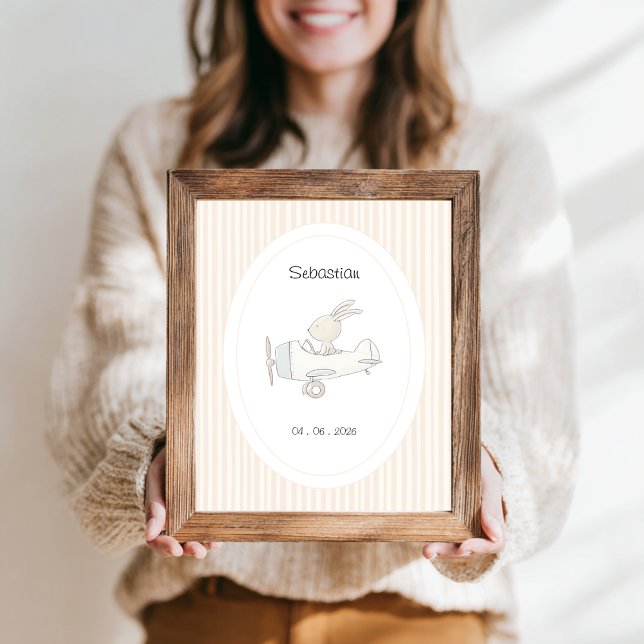 Affiche de nom et date de la nurserie de lapin pil (customizable name date baby nursery poster with a cute pilot bear in airplane and beige stripes.)