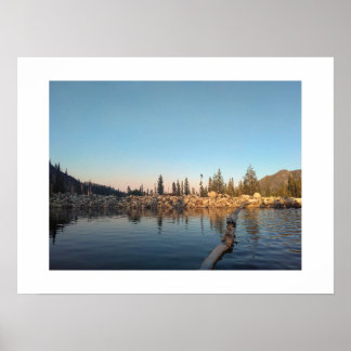 Affiche du lac alpin, rivage rocheux