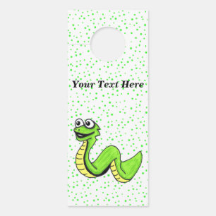 Affichette De Porte Joyeux caricature serpent vert brillant sur les po